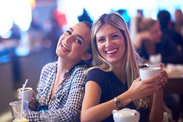 Heerlijk genieten met je vriendinnen cadeau Levensgenieter cadeau vrouw